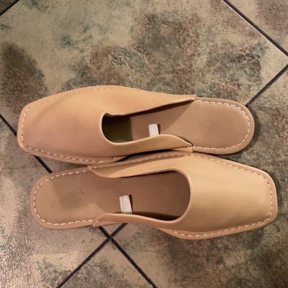 Universal Thread Flats - Picture 4 of 4